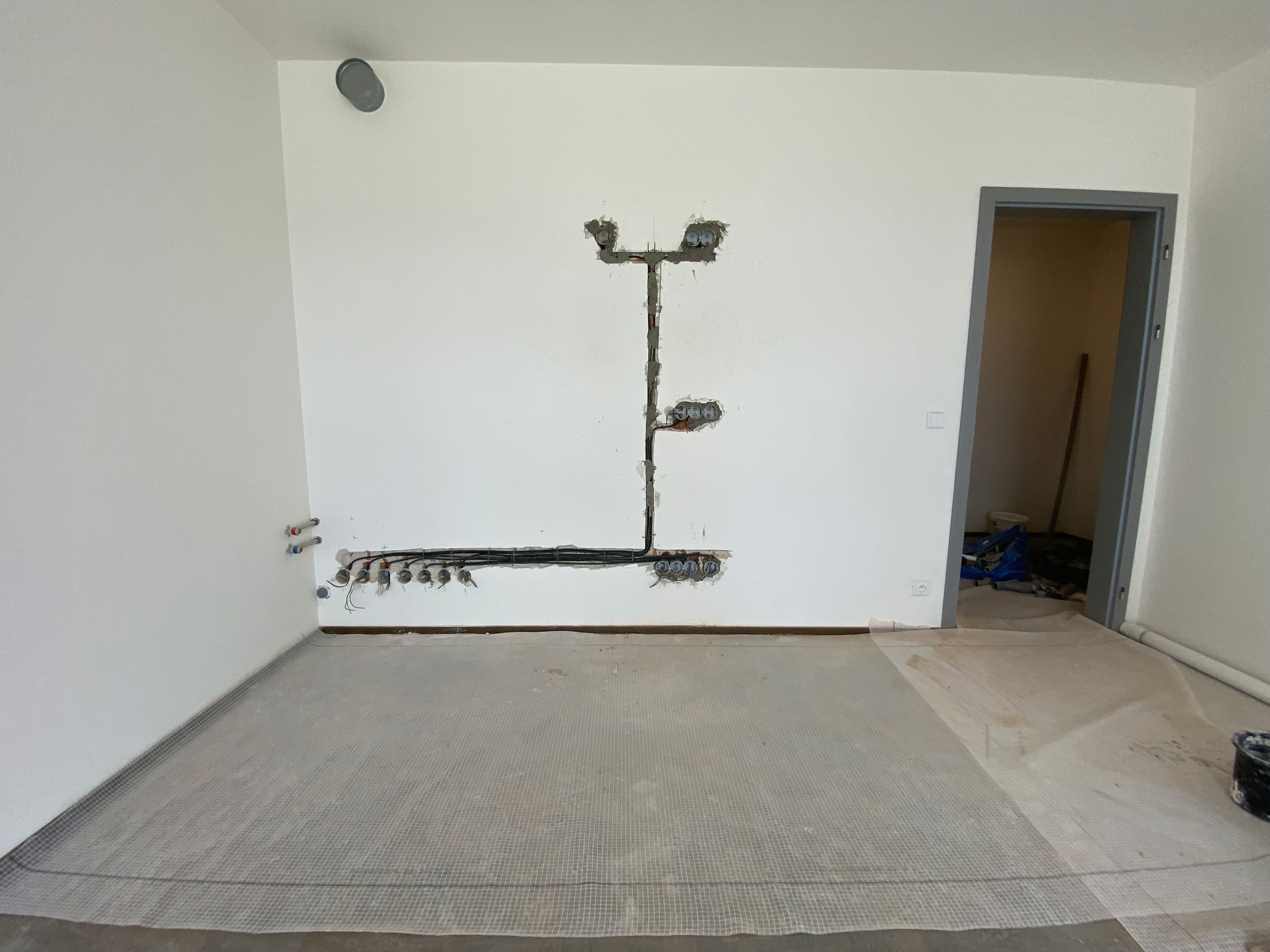 Natažení elektrické kabeláže do šlicu